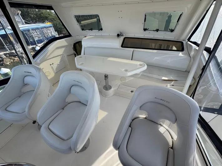 Nauti Boxer Yacht Photos Pics 15 2003 Silverton 453 Flybridge Facing Aft