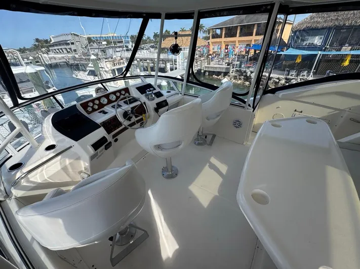 Nauti Boxer Yacht Photos Pics 16 2003 Silverton 453 Flybridge Facing Starboard