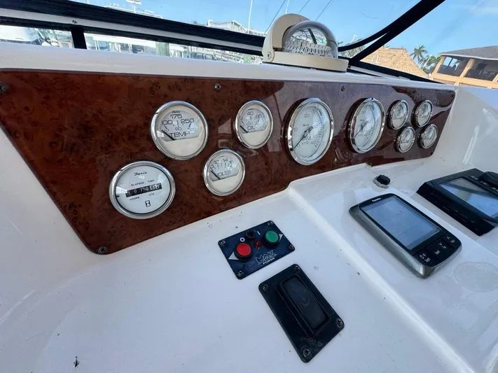 Nauti Boxer Yacht Photos Pics 17 2003 Silverton 453 Bow Thruster Control