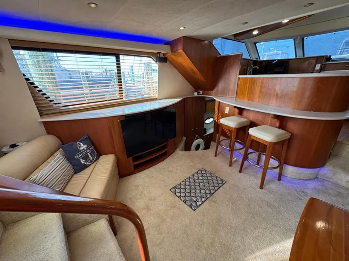 Nauti Boxer Yacht Photos Pics 21 2003 Silverton 453 Salon Facing Port