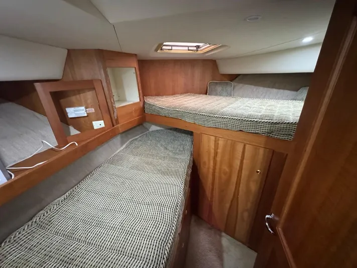 Nauti Boxer Yacht Photos Pics 43 2003 Silverton 453 Forward Stateroom