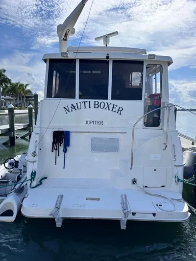 Nauti Boxer Yacht Photos Pics 4 2003 Silverton 453 Stern