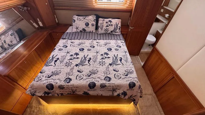 Nauti Boxer Yacht Photos Pics 32 2003 Silverton 453 Aft Primary Owner's Suite