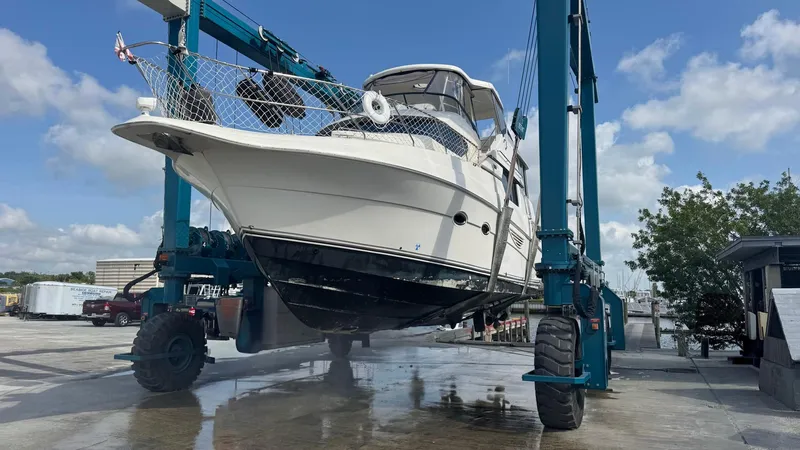 Nauti Boxer Yacht Photos Pics 63 2003 Silverton 453 Exterior Lifted