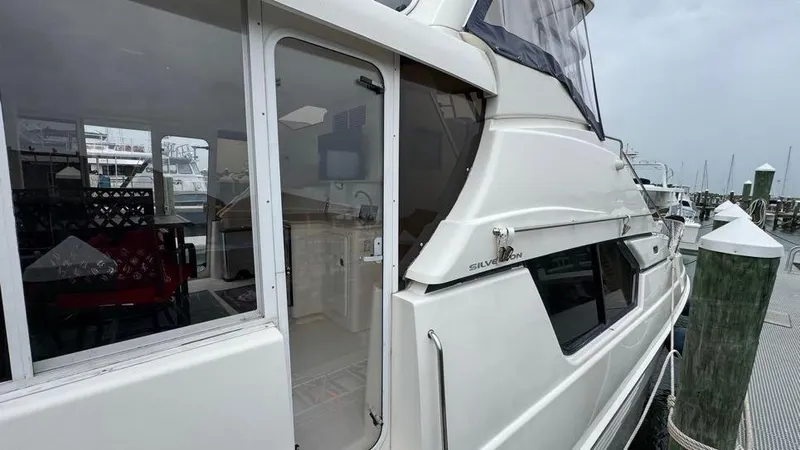 Nauti Boxer Yacht Photos Pics 5 2003 Silverton 453 Starboard Entrance