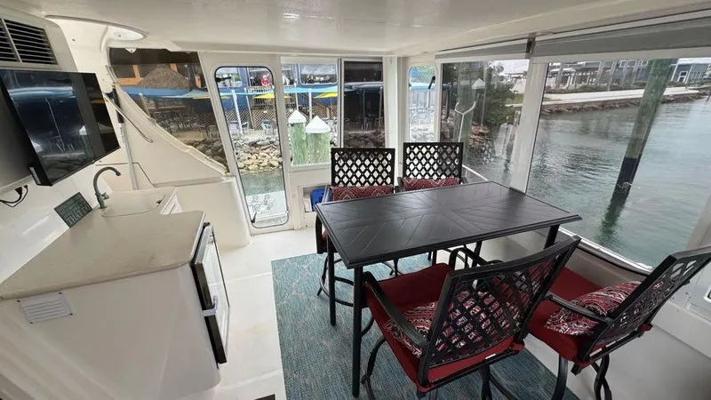 Nauti Boxer Yacht Photos Pics 9 2003 Silverton 453 Aft Sundeck Facing Starboard