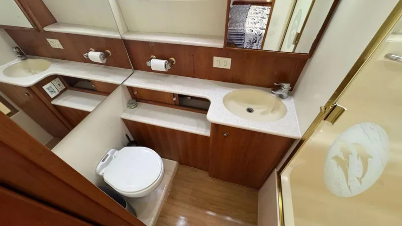 Nauti Boxer Yacht Photos Pics 35 2003 Silverton 453 Primary Owner's Ensuite