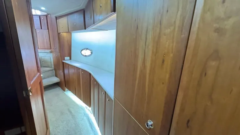 Nauti Boxer Yacht Photos Pics 39 2003 Silverton 453 Companionway Storage