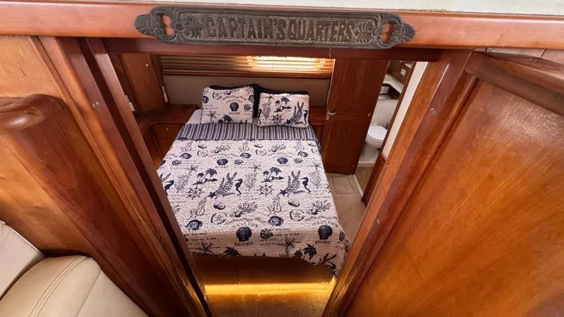 Nauti Boxer Yacht Photos Pics 31 2003 Silverton 453 Aft Primary Owner's Suite