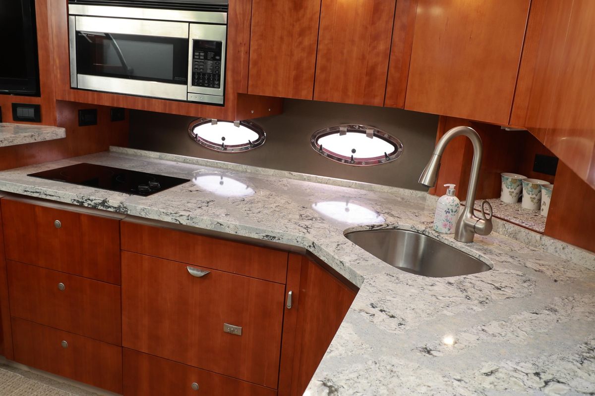 2007 Cruisers International 52 