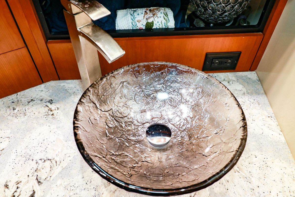 2007 Cruisers International 52 