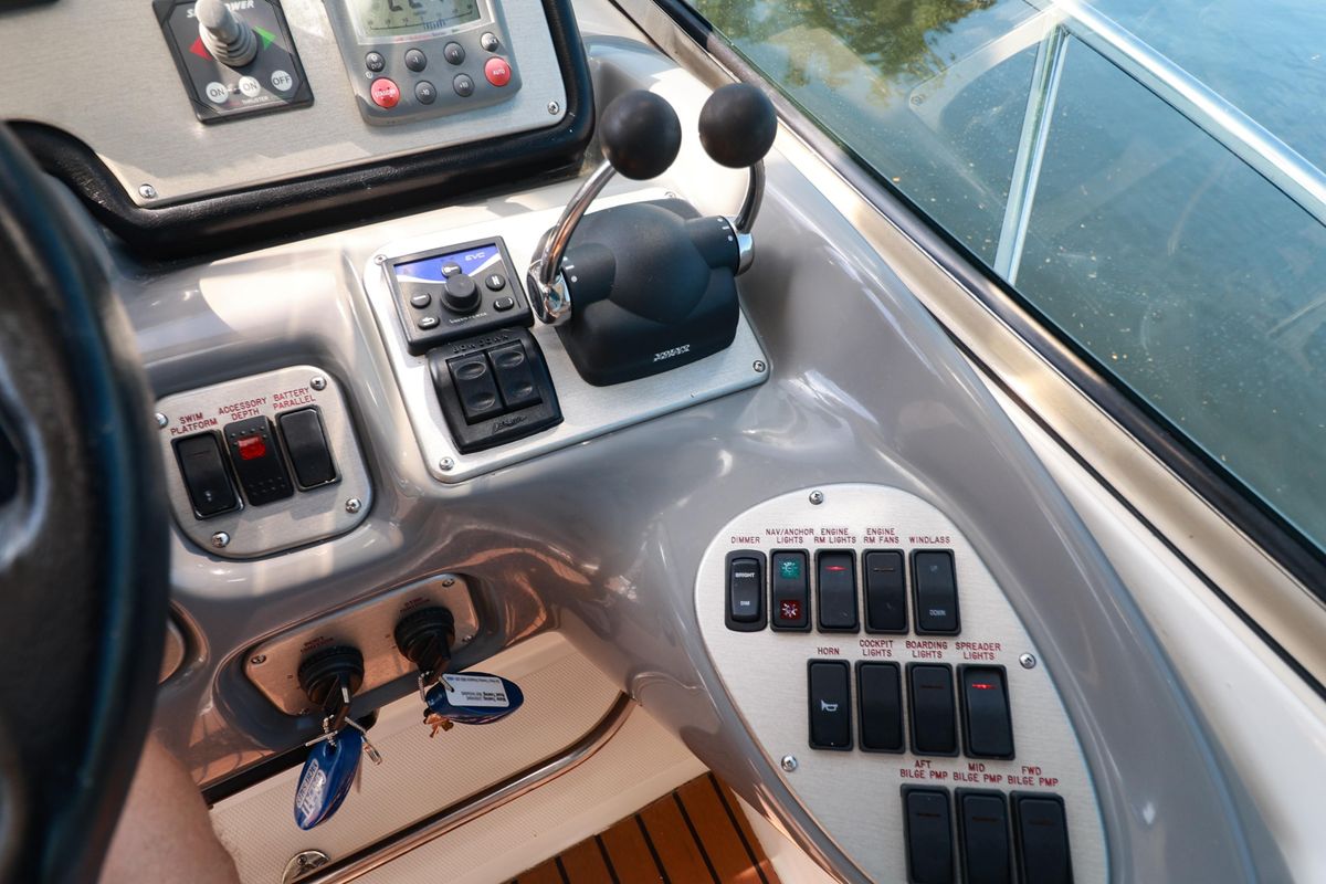 2007 Cruisers International 52 