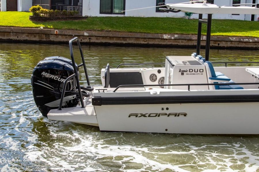 2019 Axopar 37 Sun Top