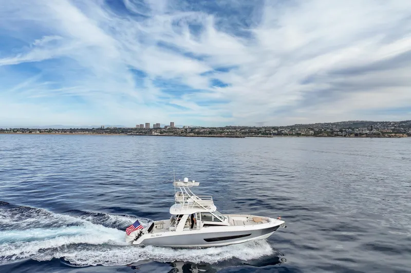 Fan Tail III Yacht Photos Pics 2018 Boston Whaler 420 Outrage cruising on open water under a cloudy sky.
