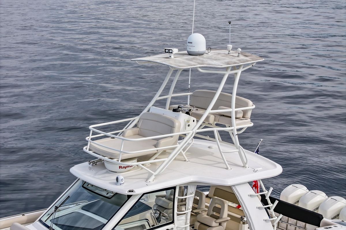 2018 Boston Whaler 42 