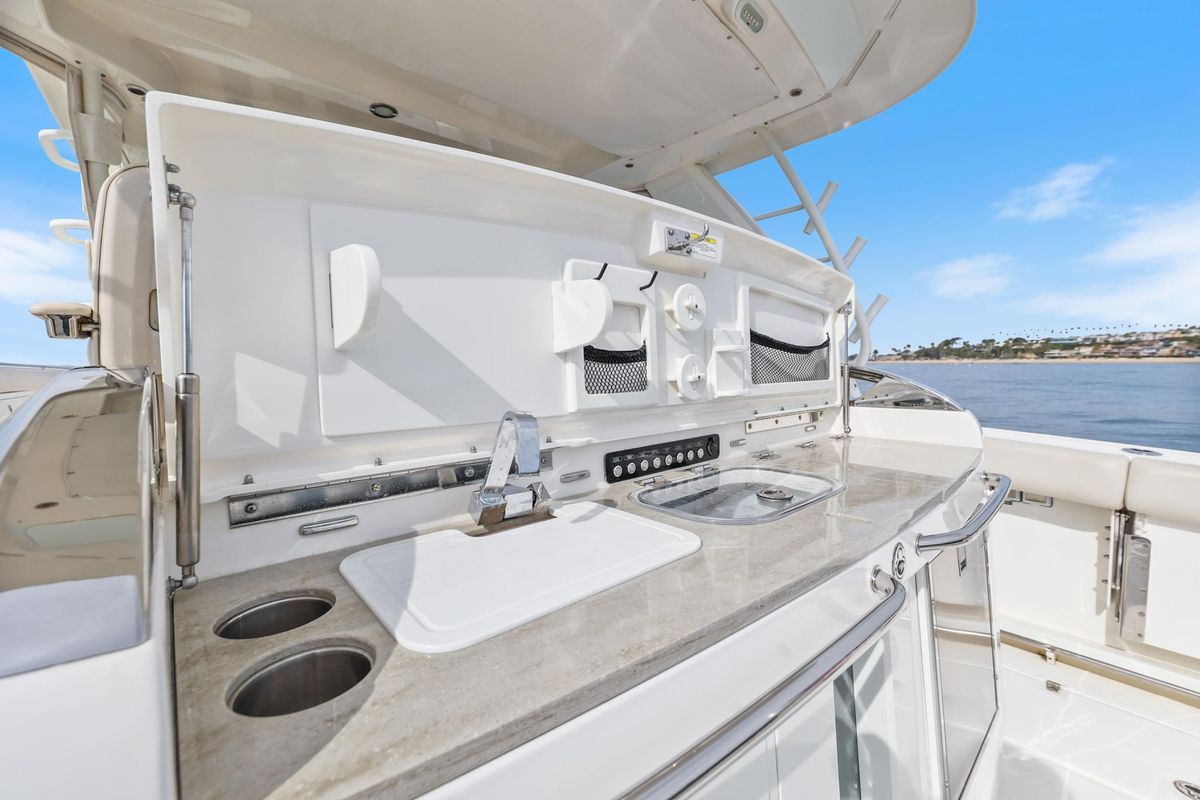 2018 Boston Whaler 42 