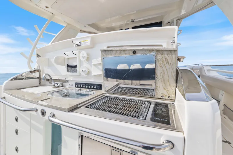 Fan Tail III Yacht Photos Pics 2018 Boston Whaler 420 Outrage boat kitchen with grill and sink, ocean view.