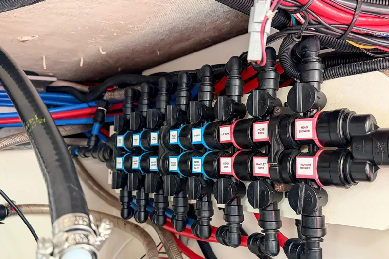 Fan Tail III Yacht Photos Pics Electrical and plumbing system on a 2018 Boston Whaler 420 Outrage boat.