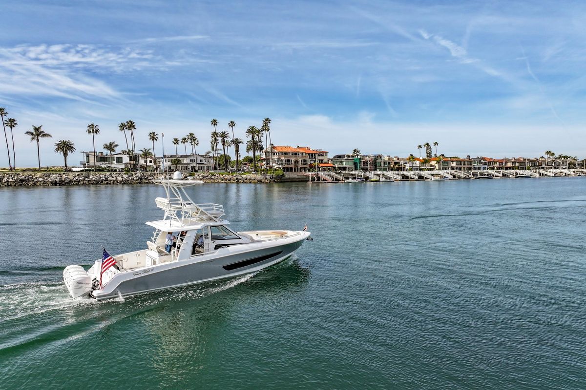 2018 Boston Whaler 42 