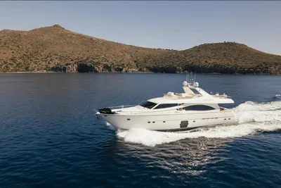 Ferretti Yachts 830