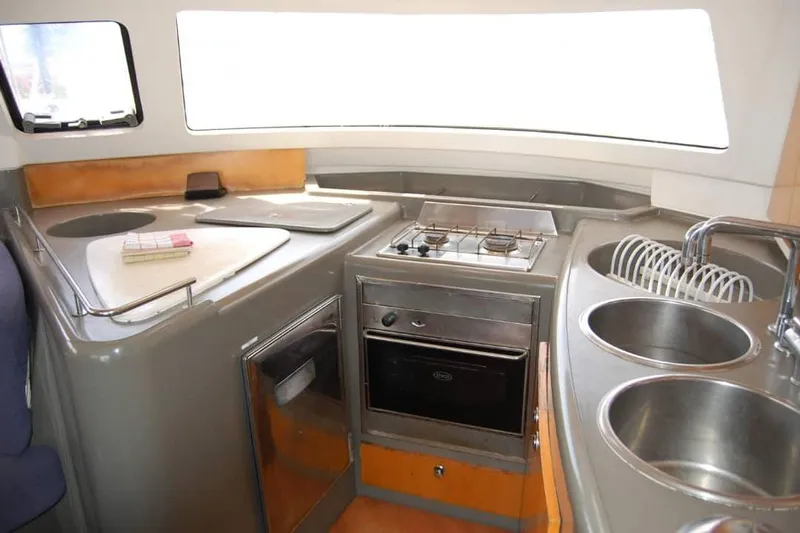  Yacht Photos Pics 2006 Fountaine Pajot Belize 43 yacht kitchen with stove, sink, and modern amenities.