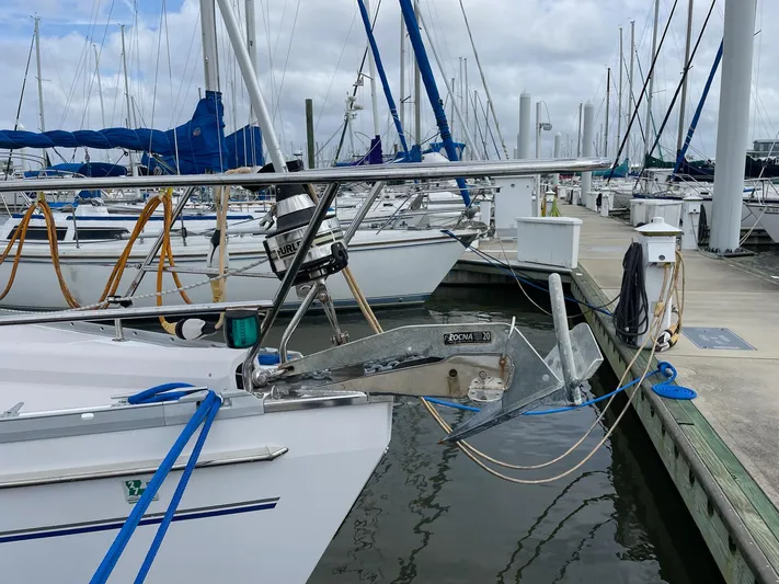 Ensenel Yacht Photos Pics 