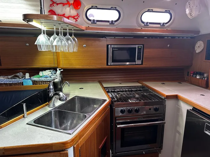 Ensenel Yacht Photos Pics 