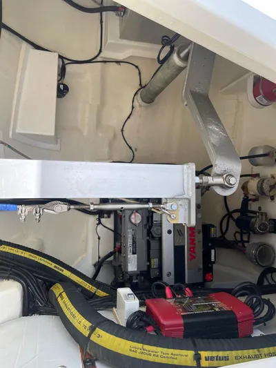 Seventeen Yacht Photos Pics 