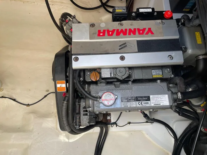 Seventeen Yacht Photos Pics 