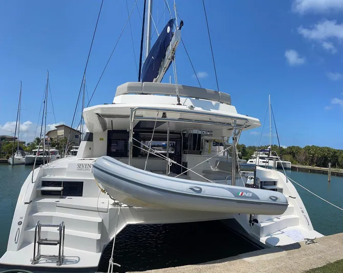 Seventeen Yacht Photos Pics 