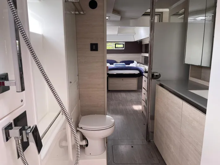 Seventeen Yacht Photos Pics 