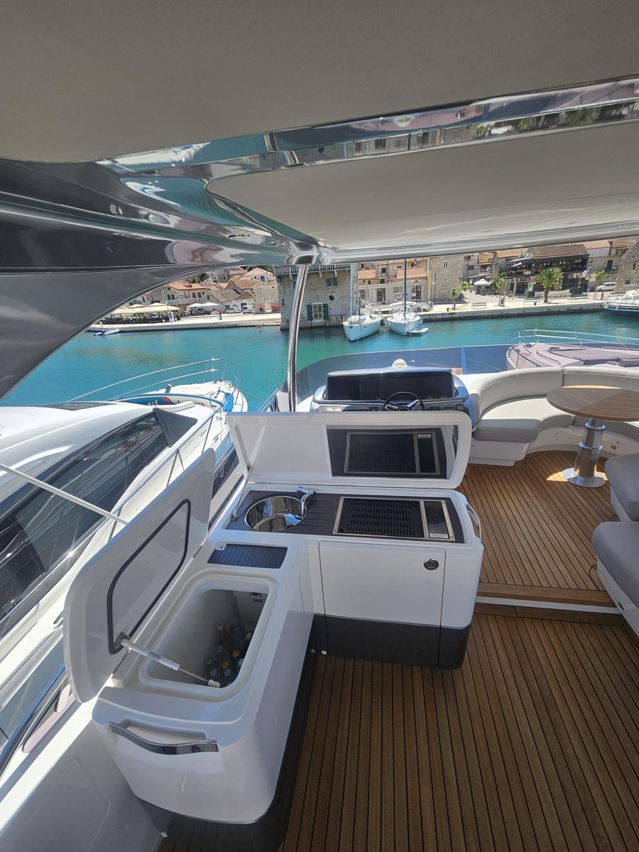 2020 Princess 62 