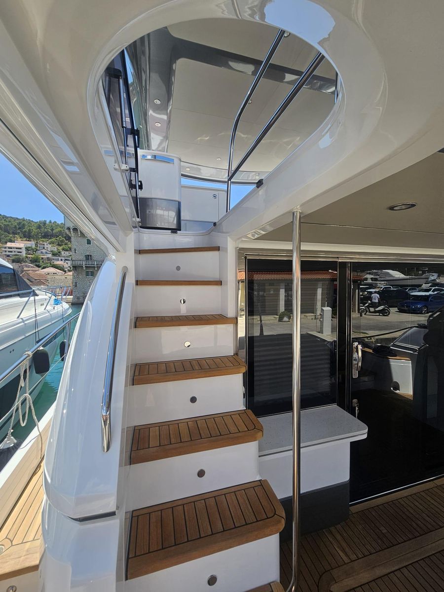 2020 Princess 62 