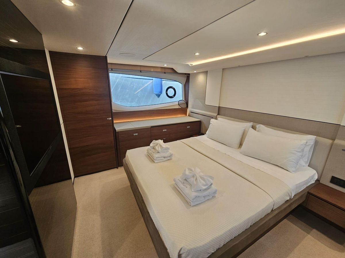 2020 Princess 62 
