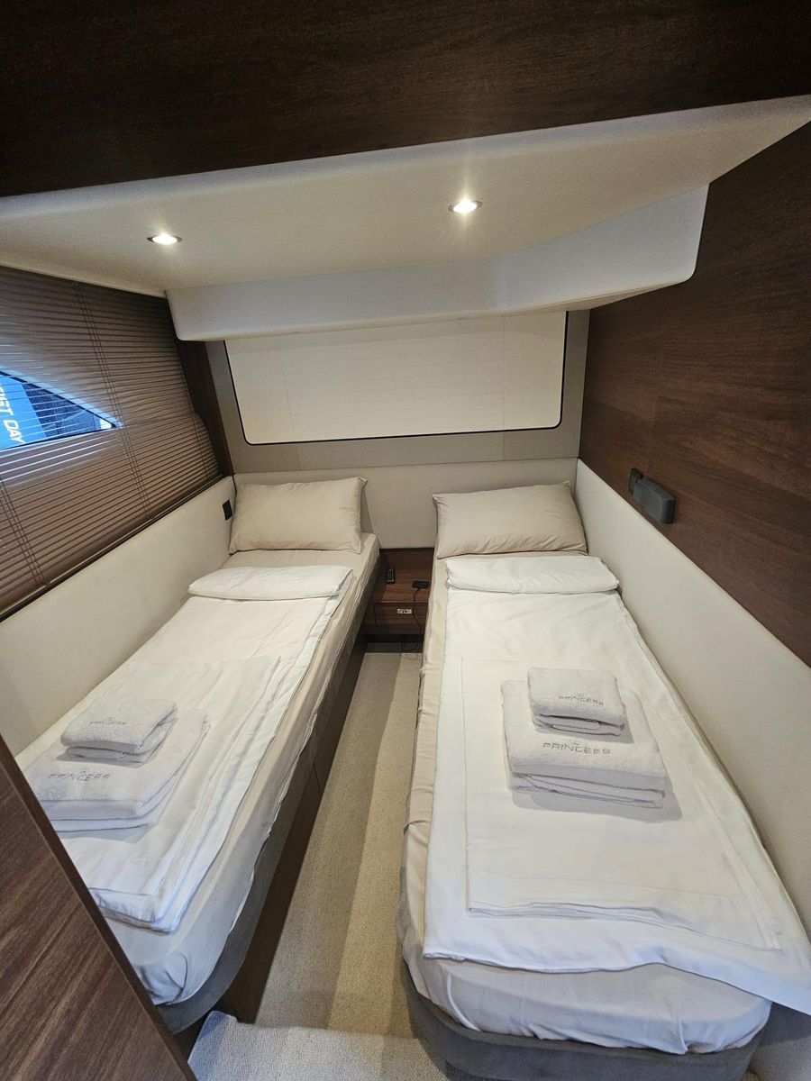 2020 Princess 62 