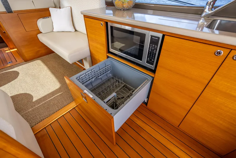 Mooretime Yacht Photos Pics 