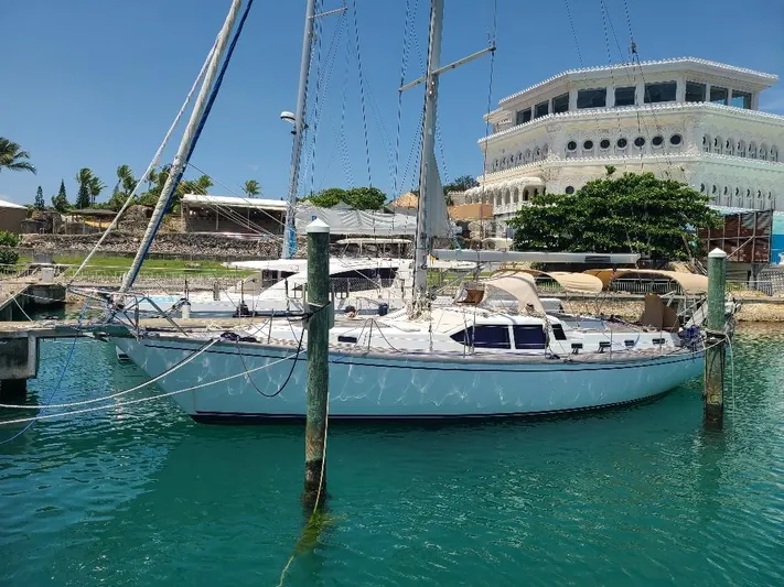 Taita I Yacht Photos Pics Sailboat Comet 54 DH 2001 docked in marina with clear blue water.