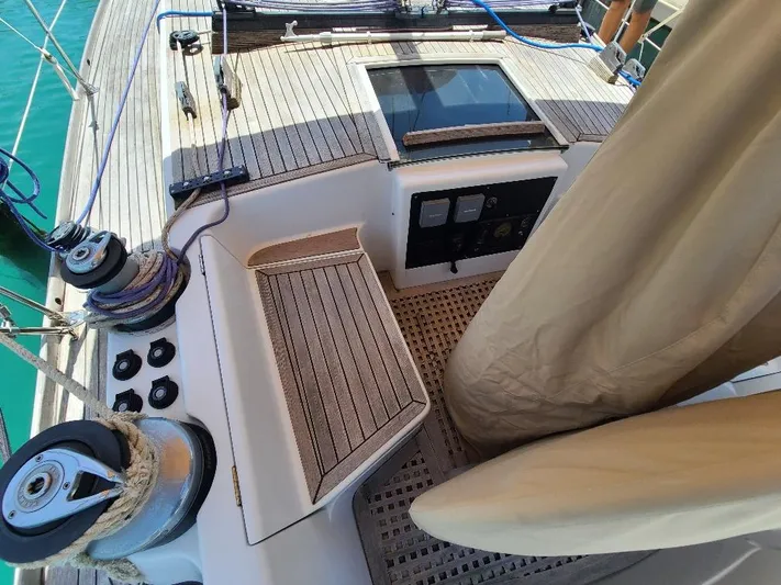 Taita I Yacht Photos Pics 2001 Comet 54 DH yacht deck with winch, ropes, and wooden seating.