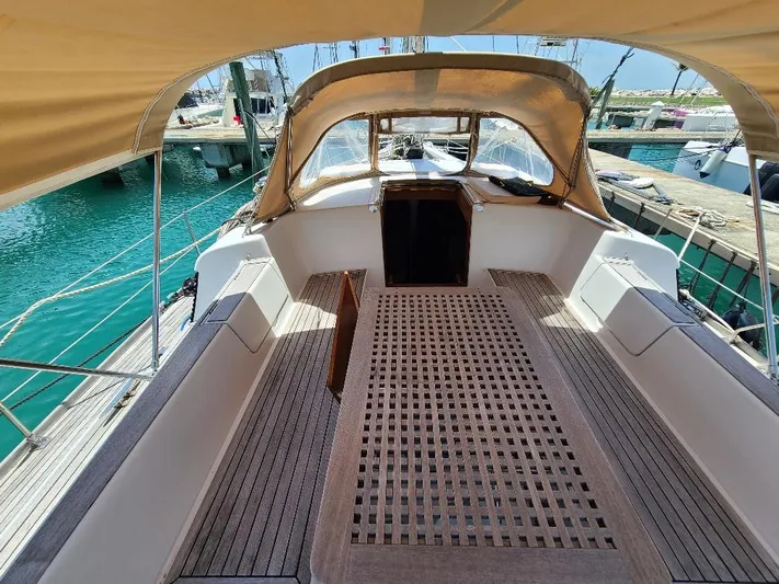 Taita I Yacht Photos Pics Spacious deck of 2001 Comet 54 DH yacht in marina setting.