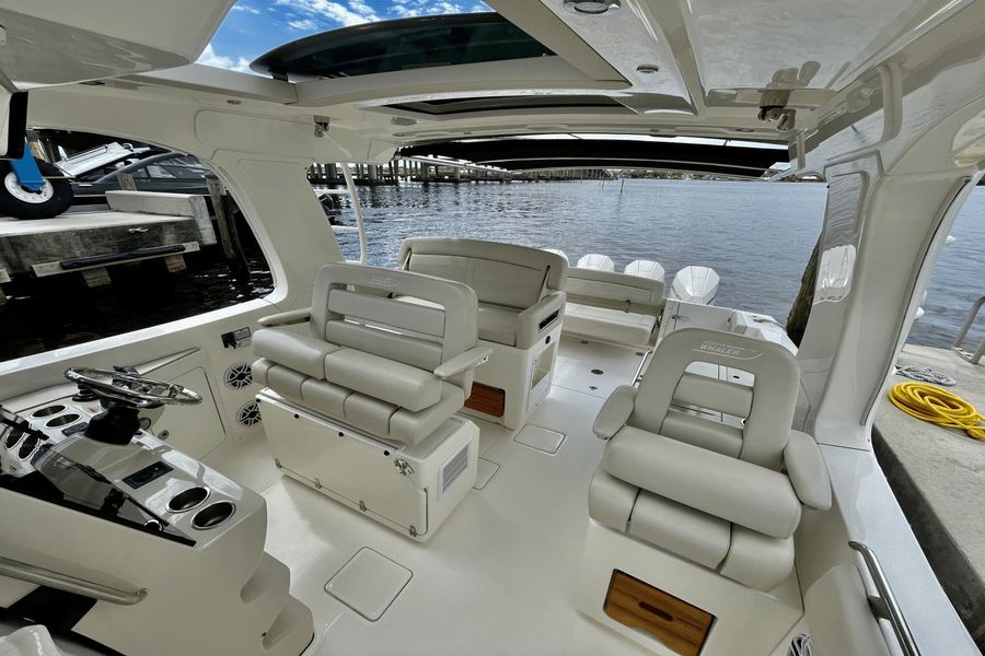 2020 Boston Whaler 380 Realm