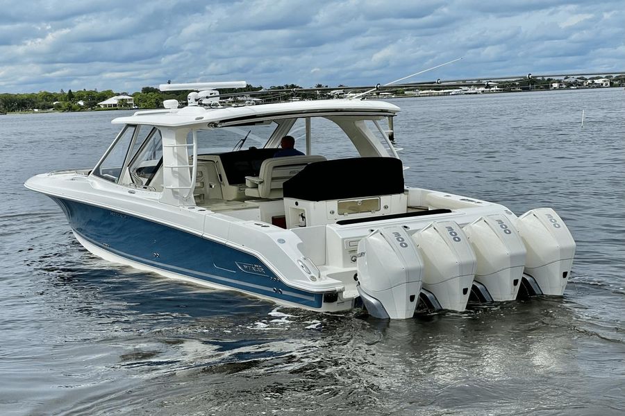 2020 Boston Whaler 380 Realm