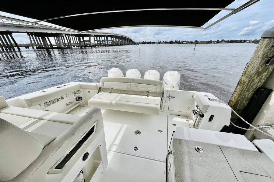 2020 Boston Whaler 380 Realm