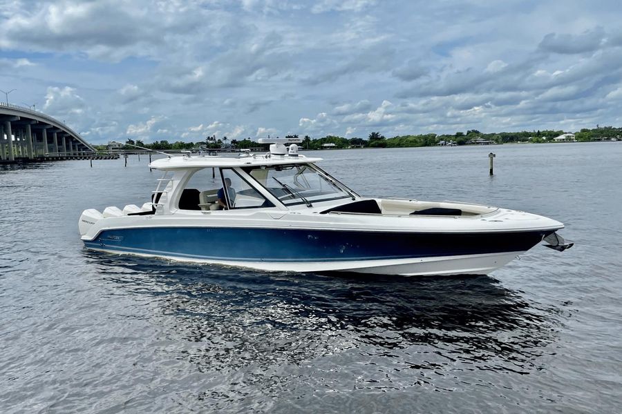 2020 Boston Whaler 380 Realm