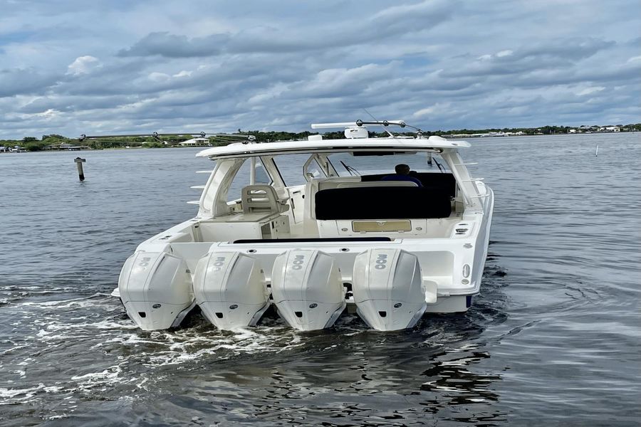 2020 Boston Whaler 380 Realm