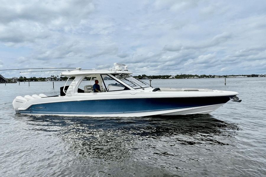 2020 Boston Whaler 380 Realm