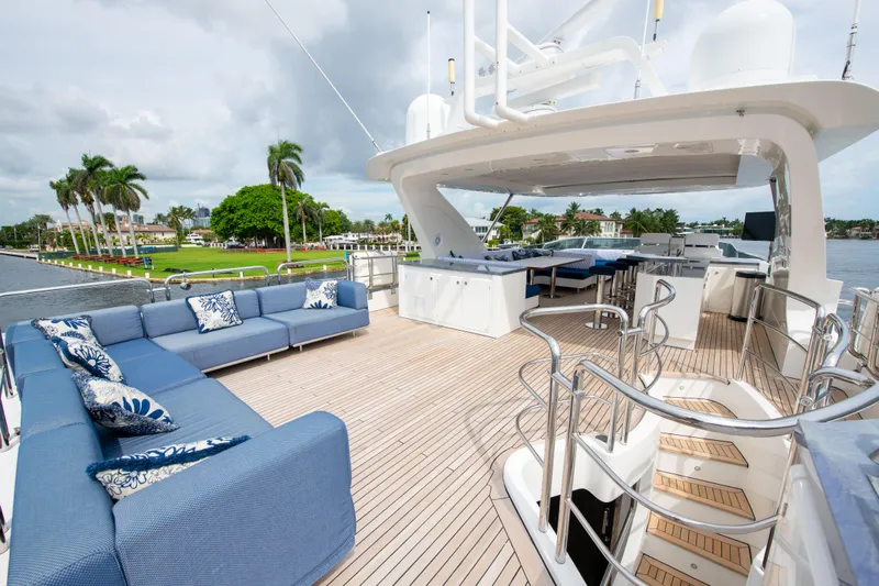 Satisfaction Yacht Photos Pics 