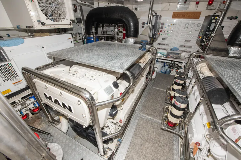 Satisfaction Yacht Photos Pics 