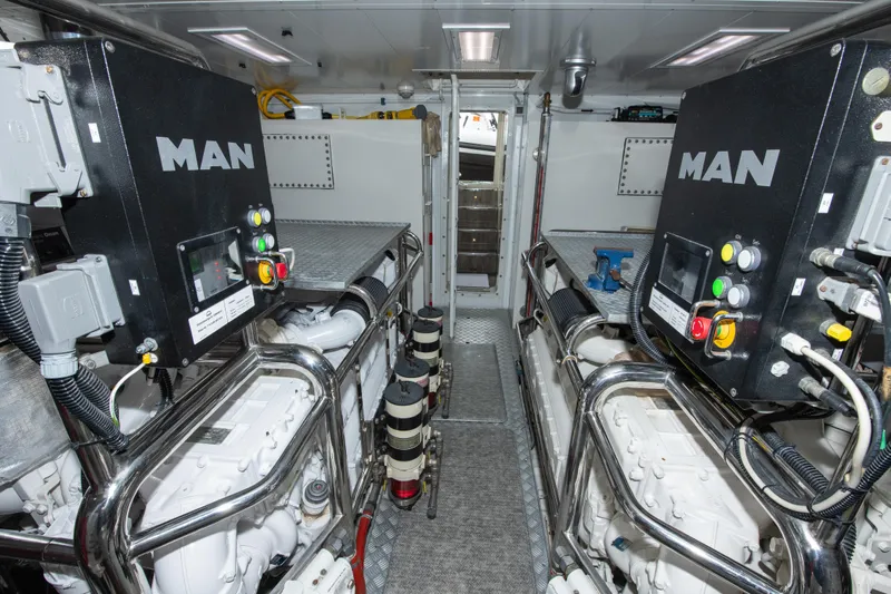 Satisfaction Yacht Photos Pics 