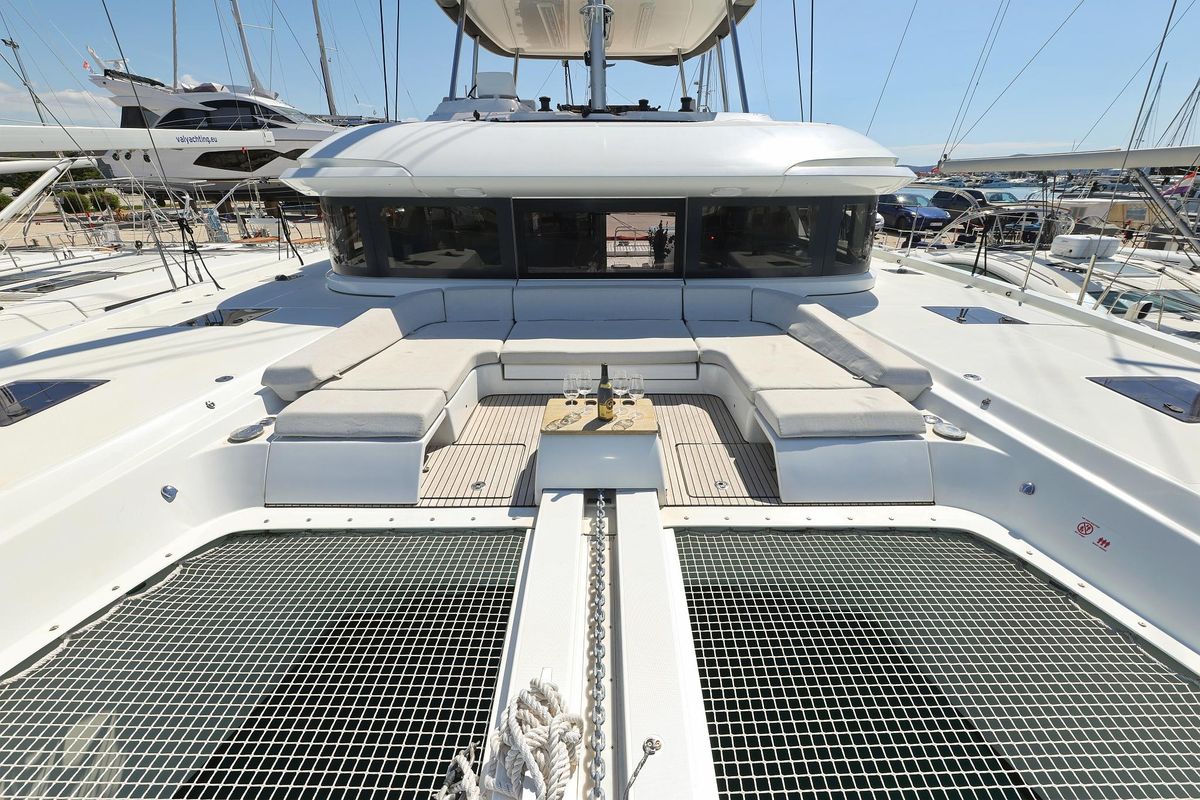 2023 Lagoon 54 