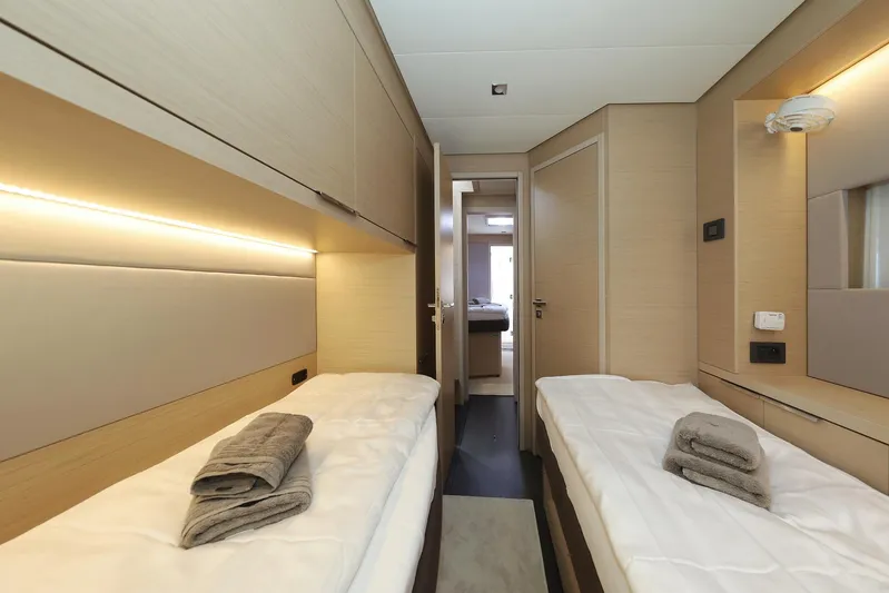 Saliska Yacht Photos Pics 